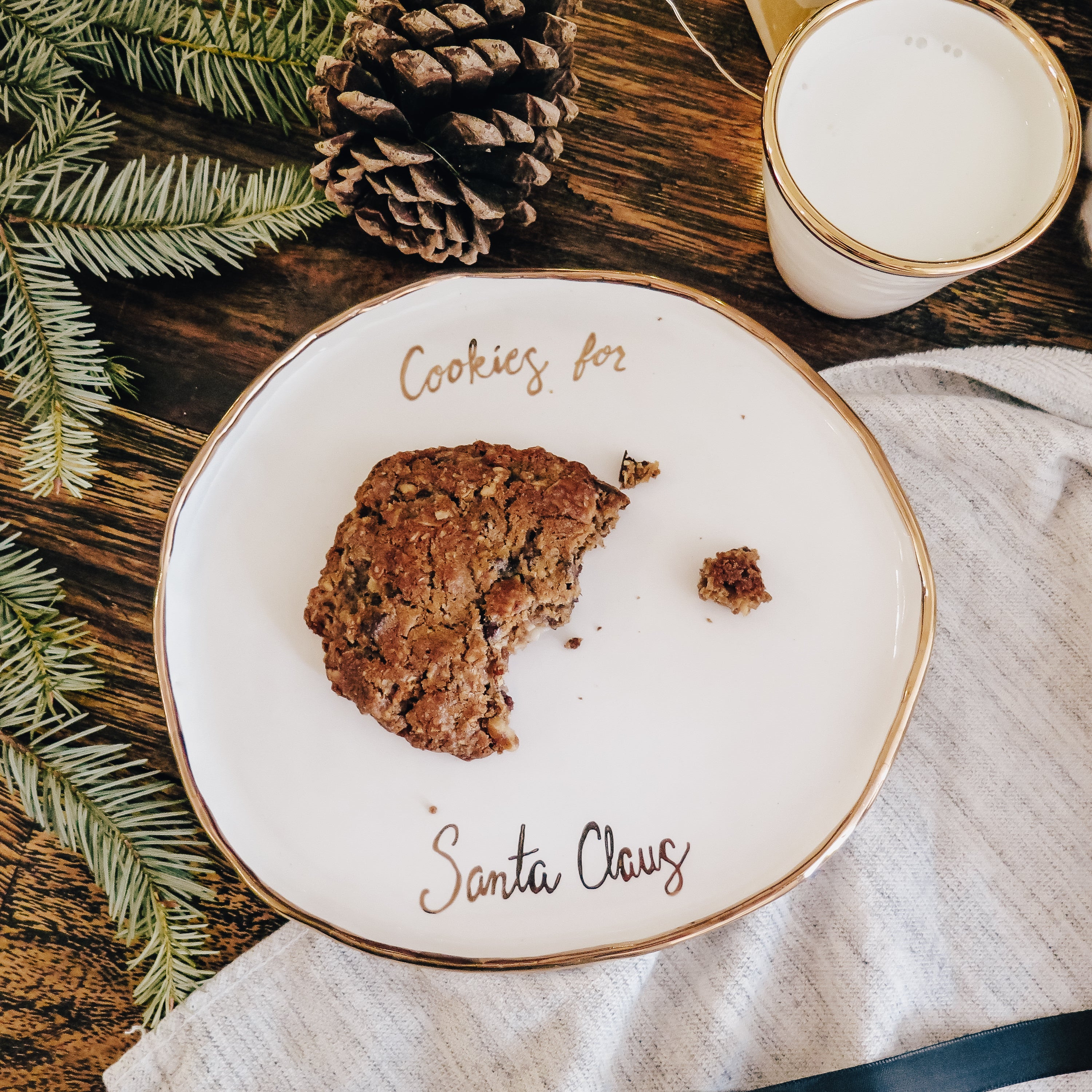 Top view of the cookie plate. One and a half of the cookies have been eaten.