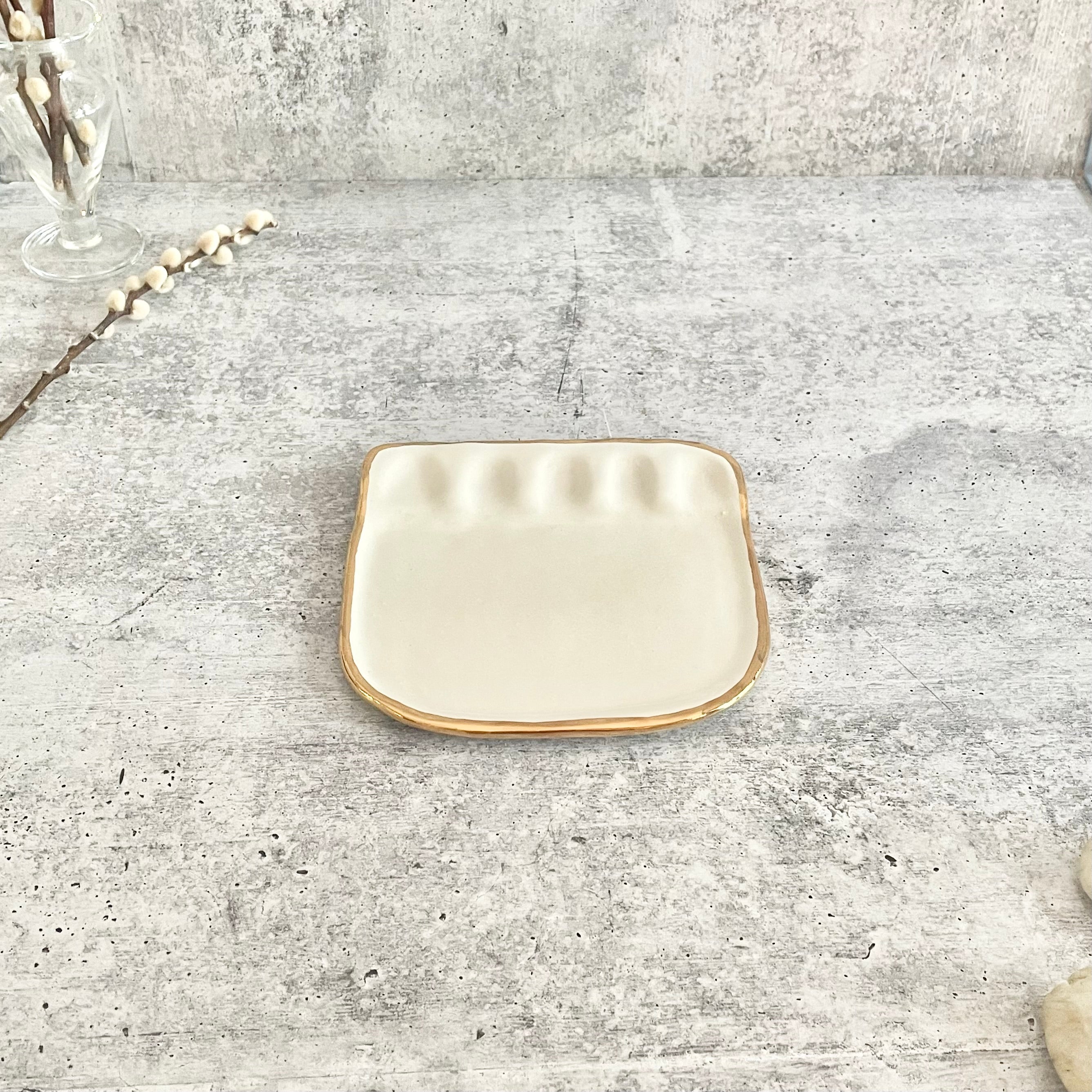 A front top view of Eleni's "Vienna Painter Travel Palette".
